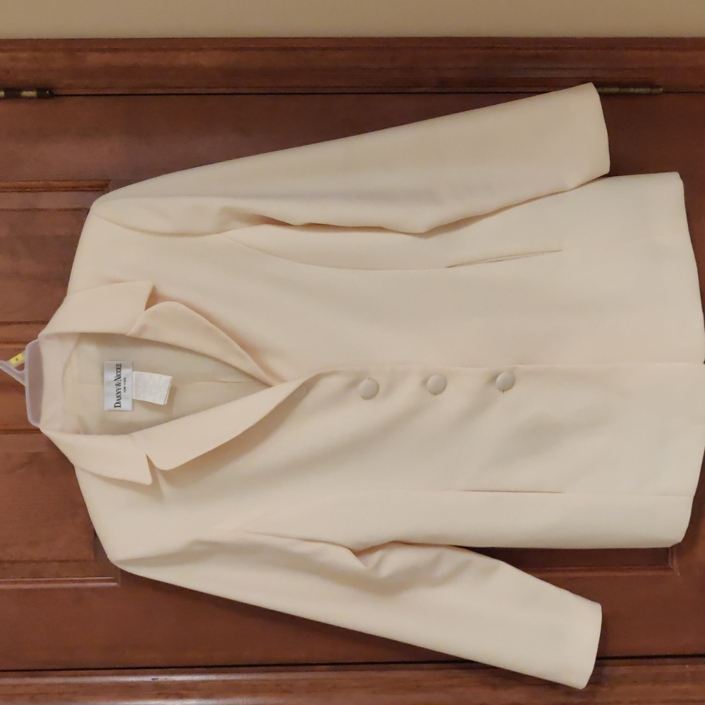 Danny & Nicole Light Yellow 2 Piece Suit Size 12P - Picture 2 of 10